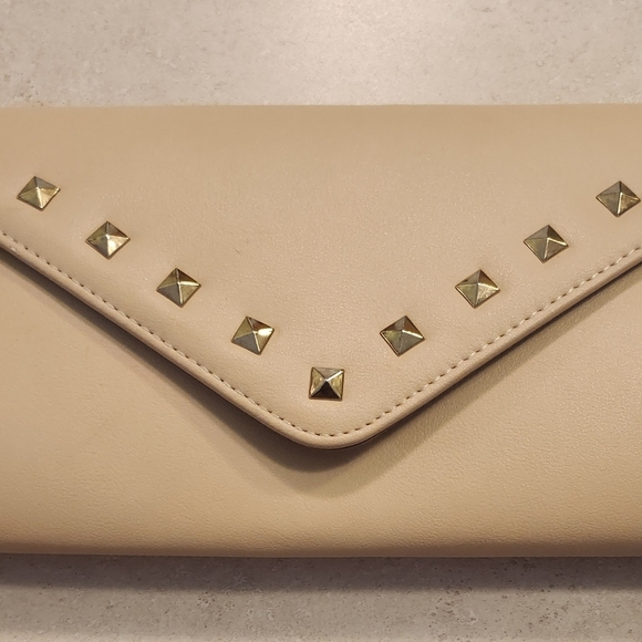 BMC Vegan Gold TONE Studded Two-Tone Cream and Caramel Clutch Wristlet EUC - Picture 6 of 16